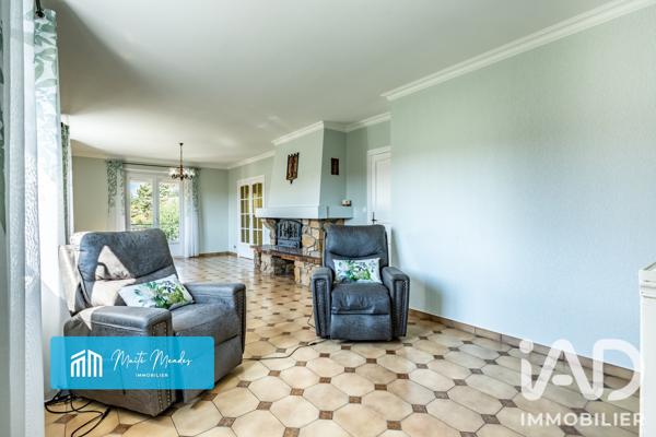 Maison à vendre 7 pièces 136,09 m² Saint-Marcellin-en-Forez