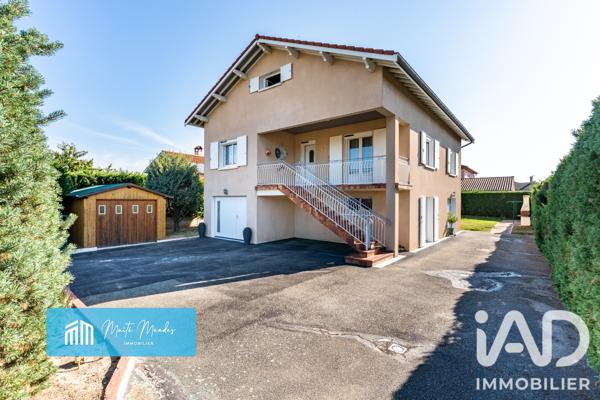 Maison à vendre 7 pièces 136,09 m² Saint-Marcellin-en-Forez