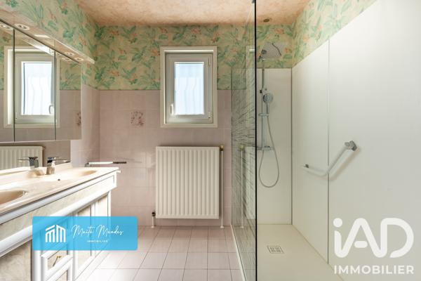 Maison à vendre 7 pièces 136,09 m² Saint-Marcellin-en-Forez