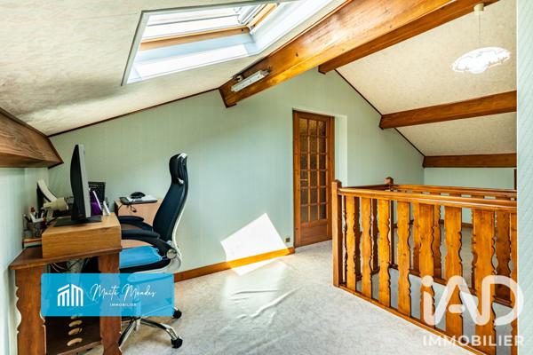 Maison à vendre 7 pièces 136,09 m² Saint-Marcellin-en-Forez