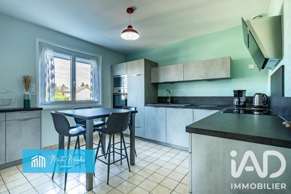 Maison à vendre 7 pièces 136,09 m² Saint-Marcellin-en-Forez