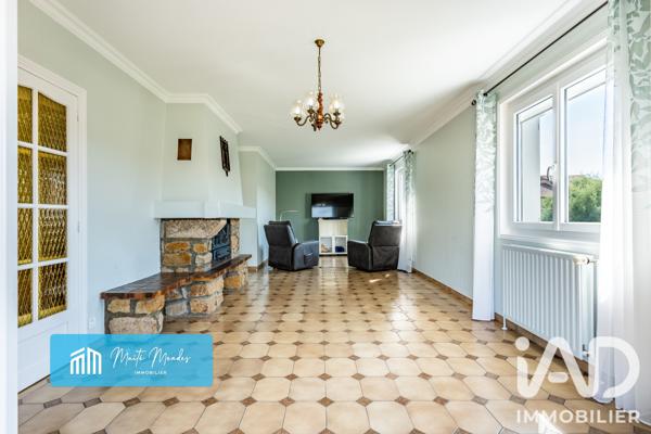 Maison à vendre 7 pièces 136,09 m² Saint-Marcellin-en-Forez