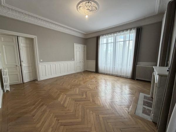 Vente / Appartement T6+