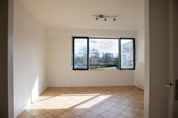 F2 rénové - Vue sur Seine - DPE “D” - Parking - 2 caves