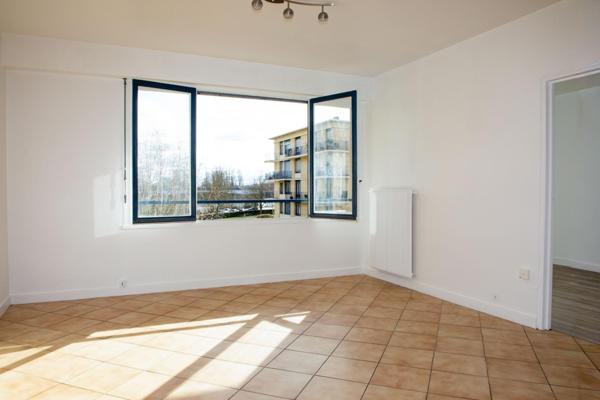 F2 rénové - Vue sur Seine - DPE “D” - Parking - 2 caves