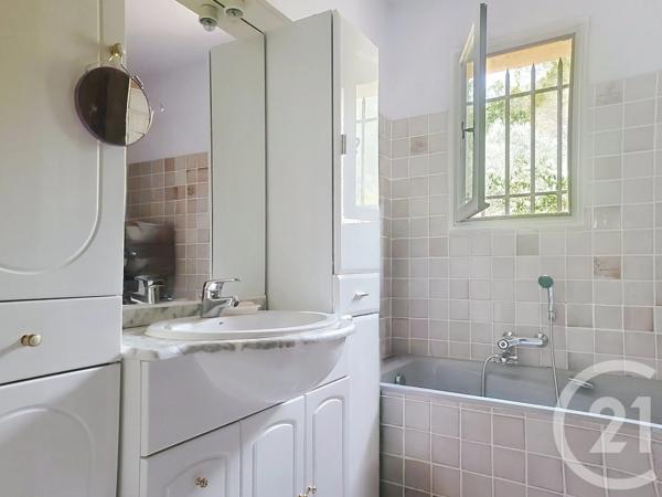 Maison à vendre  6 pièces - 151 m 2   DRAGUIGNAN  - 83