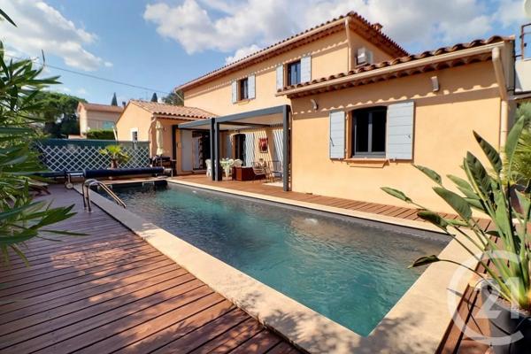 Maison à vendre  6 pièces - 151 m 2   DRAGUIGNAN  - 83