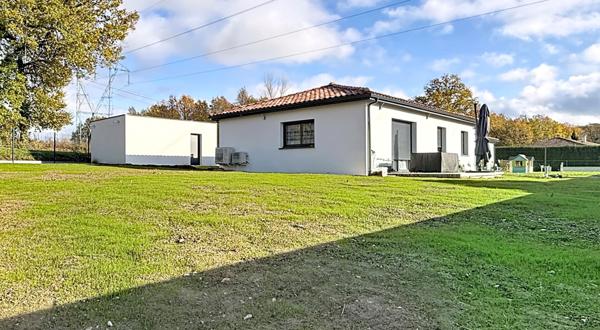 Maison neuve 3 chambres de 90 m² avec un beau jardin et garage indépendant.