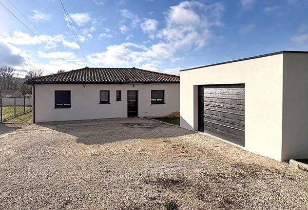 Maison neuve 3 chambres de 90 m² avec un beau jardin et garage indépendant.