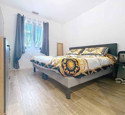 Maison neuve 3 chambres de 90 m² avec un beau jardin et garage indépendant.