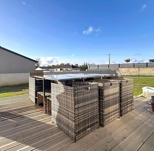 Maison neuve 3 chambres de 90 m² avec un beau jardin et garage indépendant.