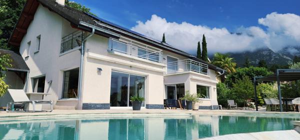 Villa contemporaine située sur les hauteurs d'Aix les Bains à Pugny Chatenod