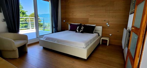 Villa contemporaine située sur les hauteurs d'Aix les Bains à Pugny Chatenod