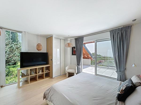 Villa contemporaine située sur les hauteurs d'Aix les Bains à Pugny Chatenod