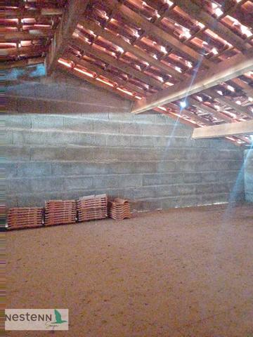 A Saujon, emplacement plein centre, loft, garage à aménager.