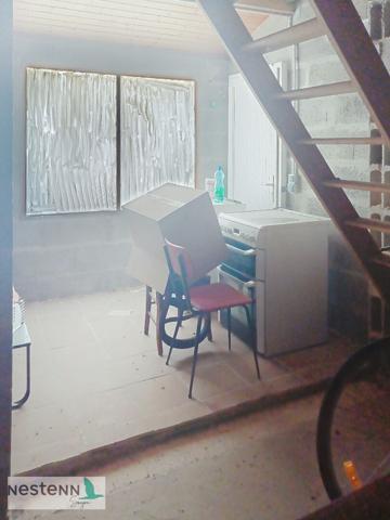 A Saujon, emplacement plein centre, loft, garage à aménager.