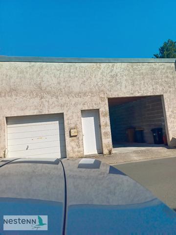 A Saujon, emplacement plein centre, loft, garage à aménager.