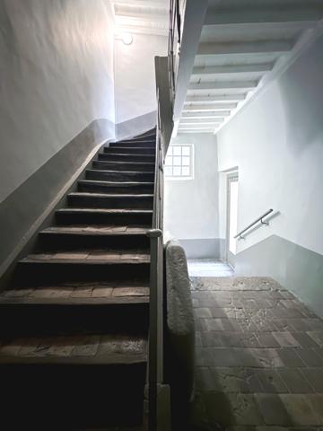 Lyon (69001) Cosy T2 au dernier étage d'un petit immeuble entretenu.