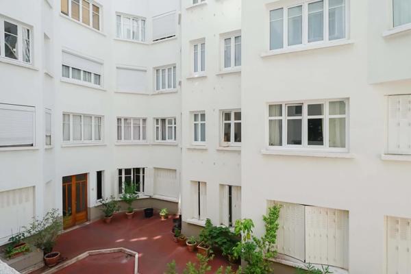 Appartement Paris 18 e - MARCHÉ SAINT-PIERRE / JARDIN DU SACRÉ-CŒUR