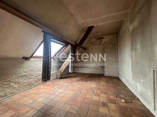 Charmante bâtisse en pierre à rénover à vendre dans le bourg d'Ambon