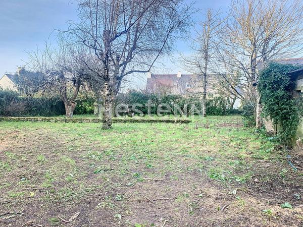 Charmante bâtisse en pierre à rénover à vendre dans le bourg d'Ambon