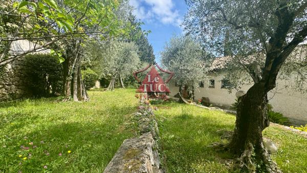 Magagnosc co-exclusivité, propriété avec piscine et pool House grand garage terrain de 3000m2 avec oliviers  Grasse (06520)