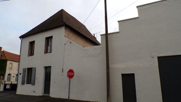 Saint-Gérand-Le-Puy: Maison d'habitation avec atelier et bâtiment rénové sur un terrain de 1378m² Saint-Gérand-le-Puy (03150)
