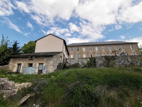 Millau (12100) Ancien Collège du XIXe dans Village Médiéval Classé – Charme et Histoire, Idéal Projet Culturel ou Touristique