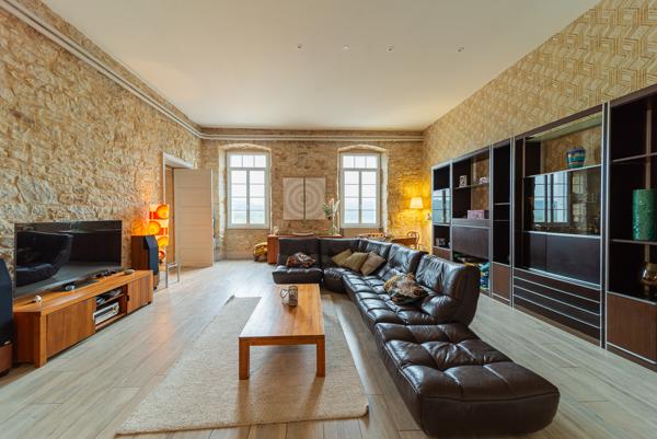 Millau (12100) Ancien Collège du XIXe dans Village Médiéval Classé – Charme et Histoire, Idéal Projet Culturel ou Touristique