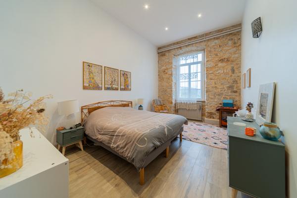 Millau (12100) Ancien Collège du XIXe dans Village Médiéval Classé – Charme et Histoire, Idéal Projet Culturel ou Touristique