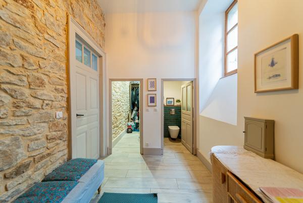 Millau (12100) Ancien Collège du XIXe dans Village Médiéval Classé – Charme et Histoire, Idéal Projet Culturel ou Touristique