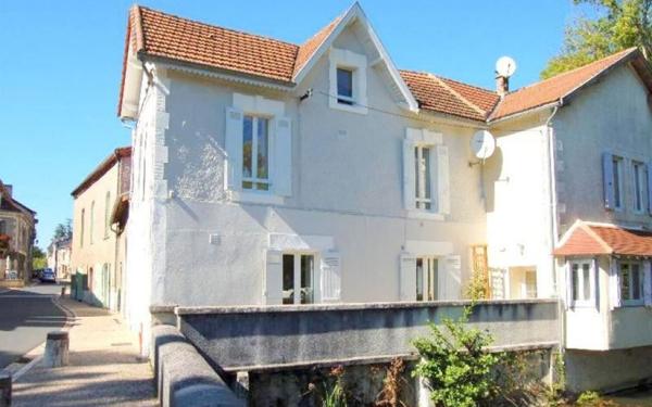 Maison à louer    3 pièces •  Château-l'Évêque