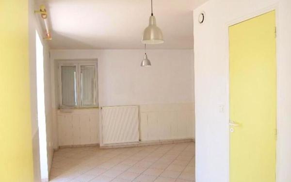 Maison à louer    3 pièces •  Château-l'Évêque