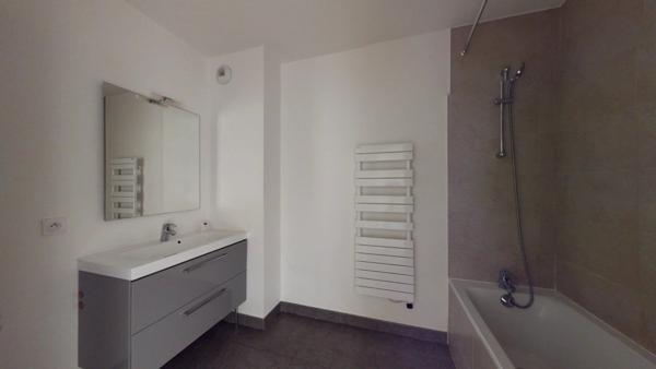Location                                                      Appartement
                        
                     3 pièces                      72 m2                     à Chartres