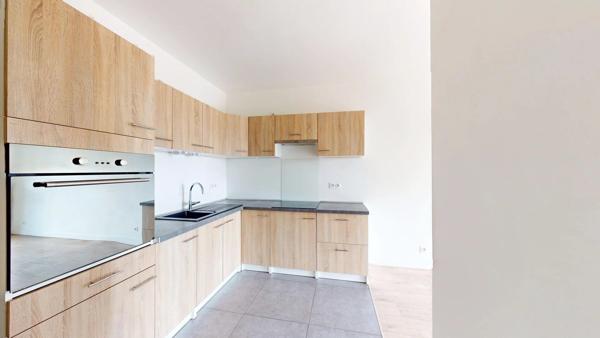 Location                                                      Appartement
                        
                     3 pièces                      72 m2                     à Chartres