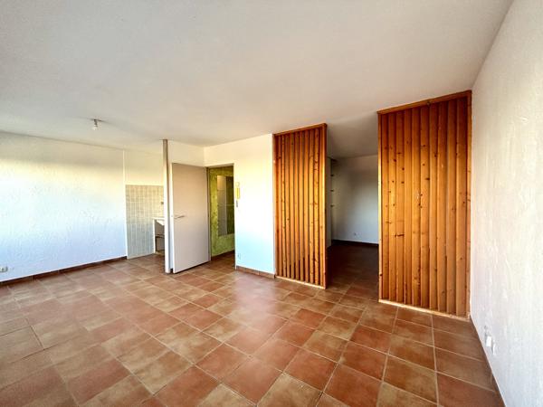 Grand studio type T1 bis de 37m2 avec balcon et parking