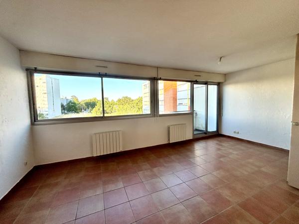 Grand studio type T1 bis de 37m2 avec balcon et parking