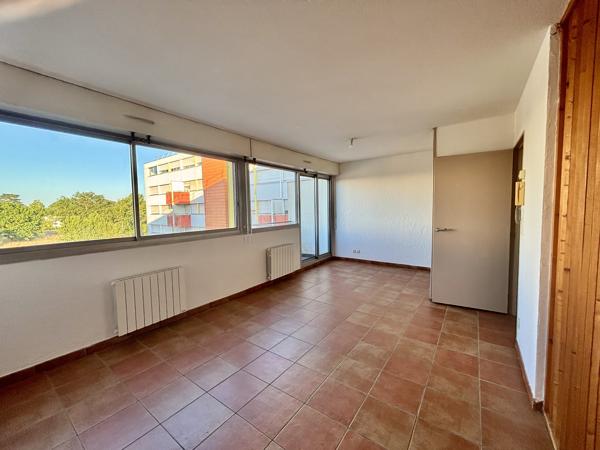 Grand studio type T1 bis de 37m2 avec balcon et parking