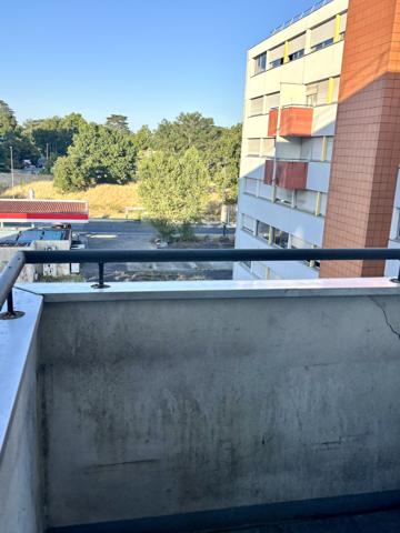 Grand studio type T1 bis de 37m2 avec balcon et parking