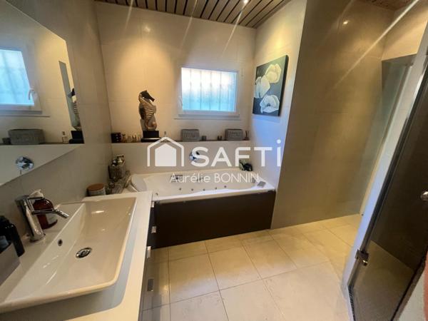 Talence maison indépendante sur une parcelle de 830m² avec garage de 35 m² et studio