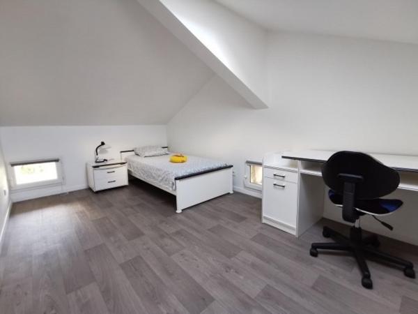 Très jolie maison en pierre située à la campagne.