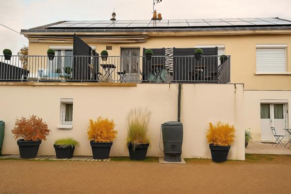 Dpt Indre et Loire (37), à vendre proche de TOURS immeuble de rapport 9 studios, terrasse, parkings