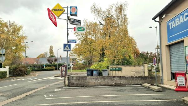 Dpt Indre et Loire (37), à vendre proche de TOURS immeuble de rapport 9 studios, terrasse, parkings