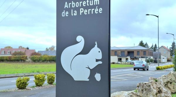 Dpt Indre et Loire (37), à vendre proche de TOURS immeuble de rapport 9 studios, terrasse, parkings