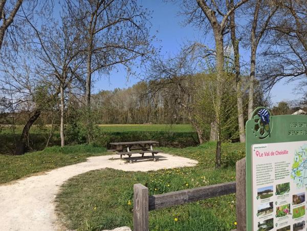 Dpt Indre et Loire (37), à vendre proche de TOURS immeuble de rapport 9 studios, terrasse, parkings