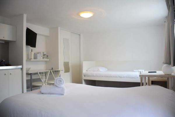 Dpt Indre et Loire (37), à vendre proche de TOURS immeuble de rapport 9 studios, terrasse, parkings