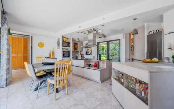 Maison à vendre    4 pièces • 146 m2 Saint-Raphaël