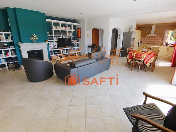 Magnifique villa avec vue panoramique et aperçu mer