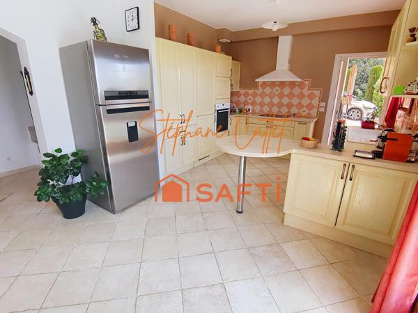 Magnifique villa avec vue panoramique et aperçu mer