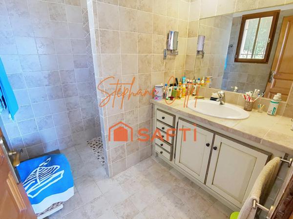 Magnifique villa avec vue panoramique et aperçu mer